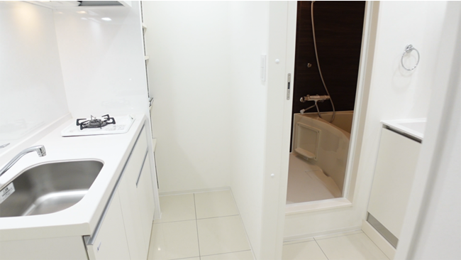 タイル張りの高級感のあるキッチン・浴室洗面床、グレードの高い設備仕様