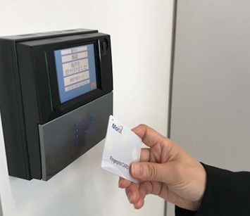 MoriX、村田製作所と認証精度高める新技術を共同開発「非接触」指紋認証付きICカード、端末から４センチ離しても正確に認証