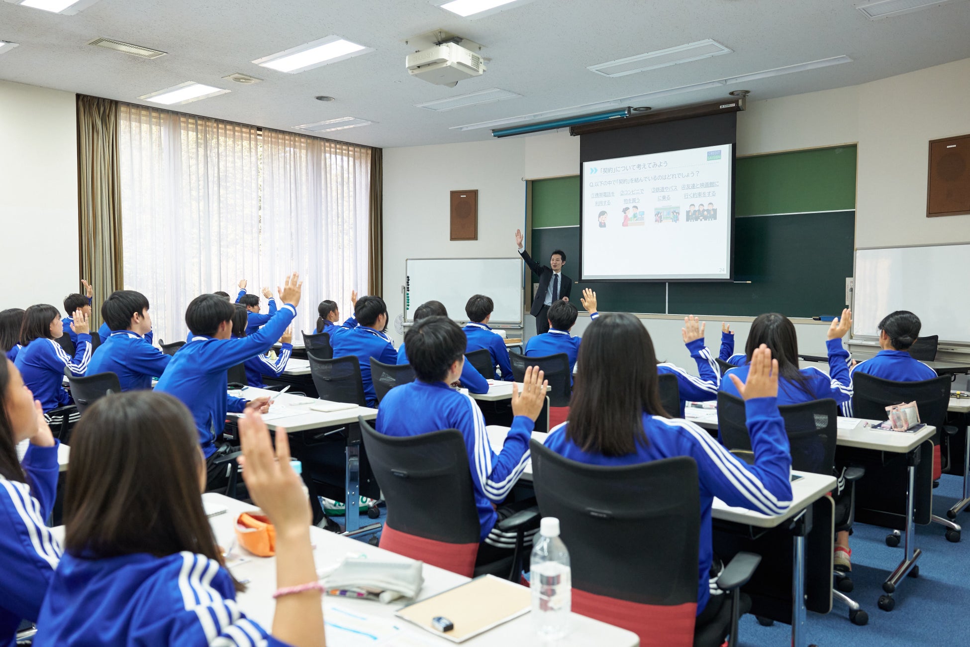 JFAとクレディセゾンが価値共創活動を展開　JFAアカデミー福島の高校生を対象にした金融教育プログラム「出張授業～SAISON TEACHER～」を実施