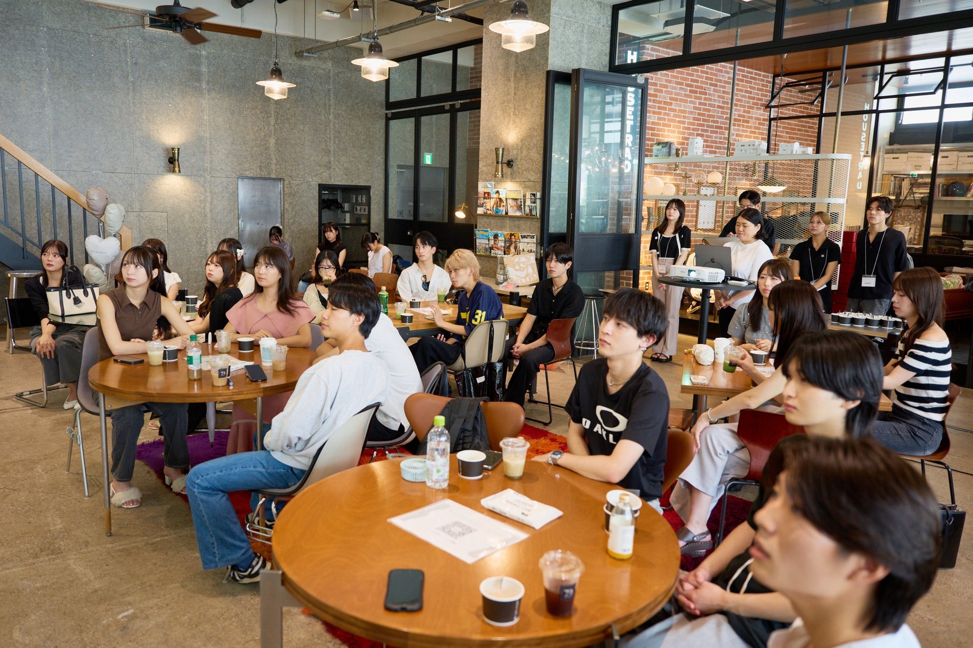 三井住友銀行「Olive」がTVアニメ『ダンダダン』とコラボ！スマホで楽しむデジタルグッズを特典とした期間限定キャンペーンを開始