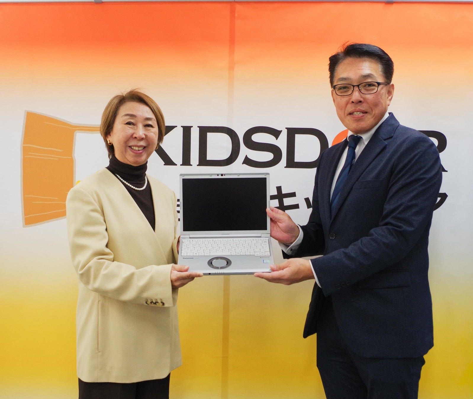 認定NPO法人キッズドアへPC50台を寄贈しました