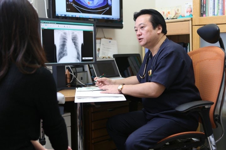 乳がん治療、情報が多すぎて迷ったときに—「選択肢の整理」とセカンドオピニオンの活用