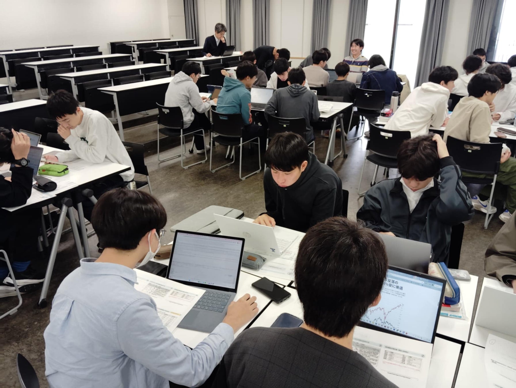 灘高等学校で「Beta Investors+」を導入！生徒が米国株分析を金融のプロにプレゼンする実践型金融経済教育を実施