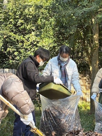 都立文京盲学校と共同で小石川後楽園清掃活動を実施
