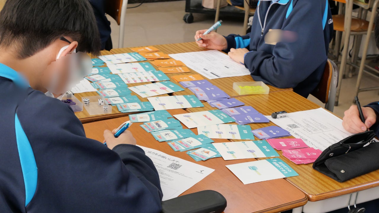 「人生の練習」ができる学校向け金融/キャリア教育ゲームを中学2年生25名に実施