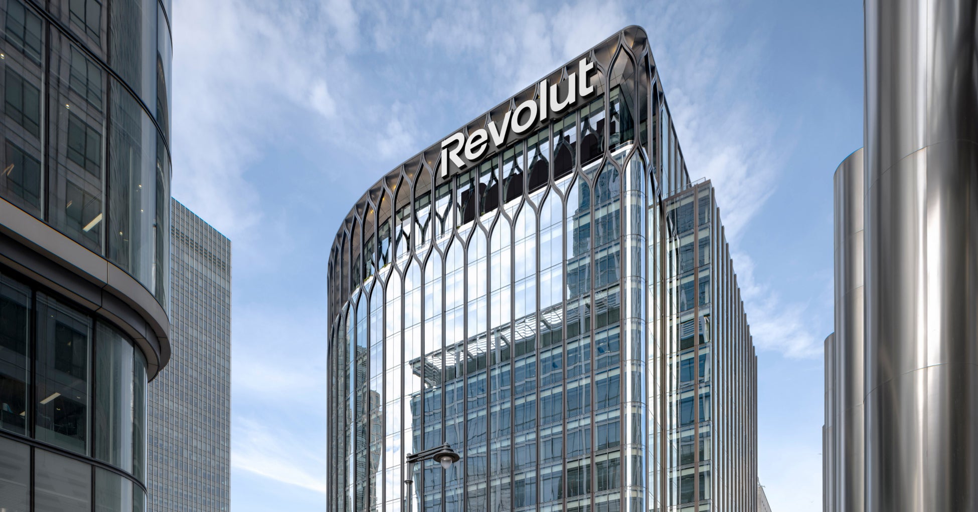 Revolut、売上高が60億USドルに急増し、2025年は23億USドルの記録的な利益を達成