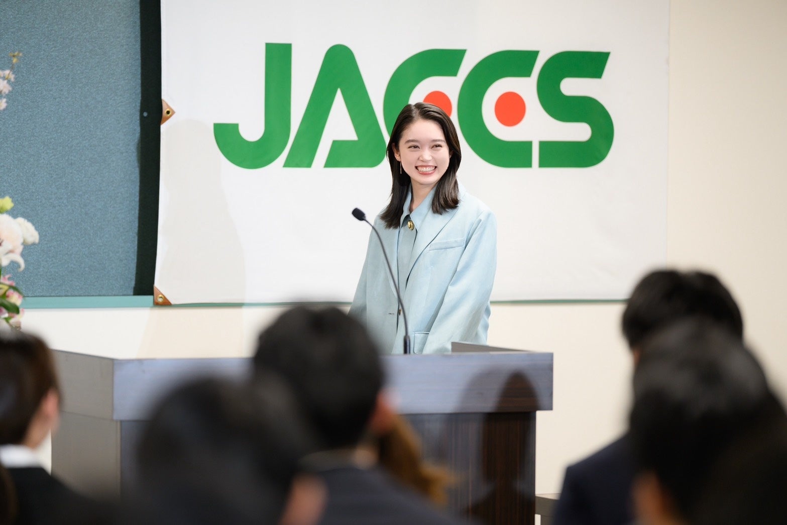 ジャックス、俳優・髙石あかりさんをゲストに迎え、2026年度新入社員入社式を開催