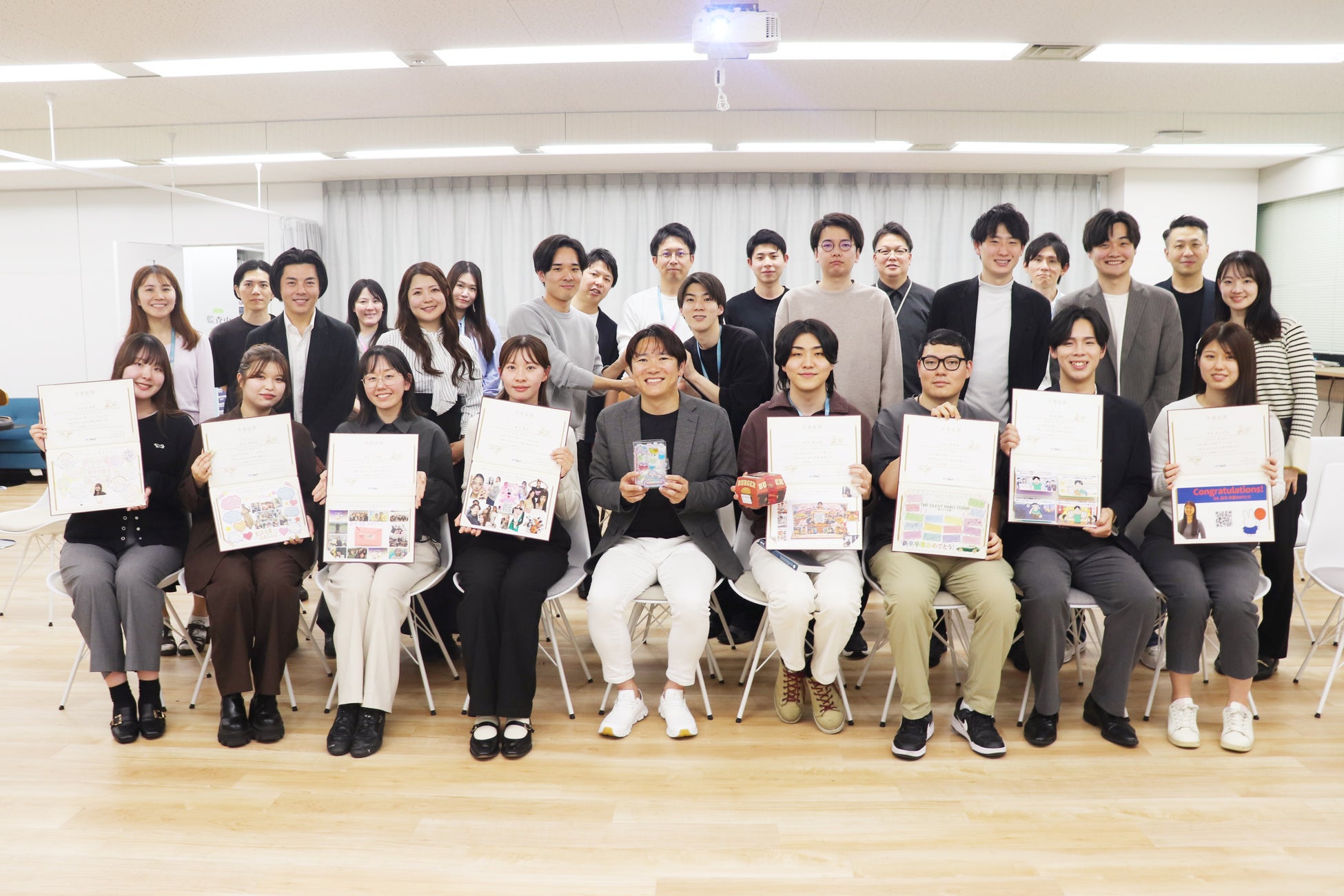 新卒6期生の新卒卒業式を開催いたしました