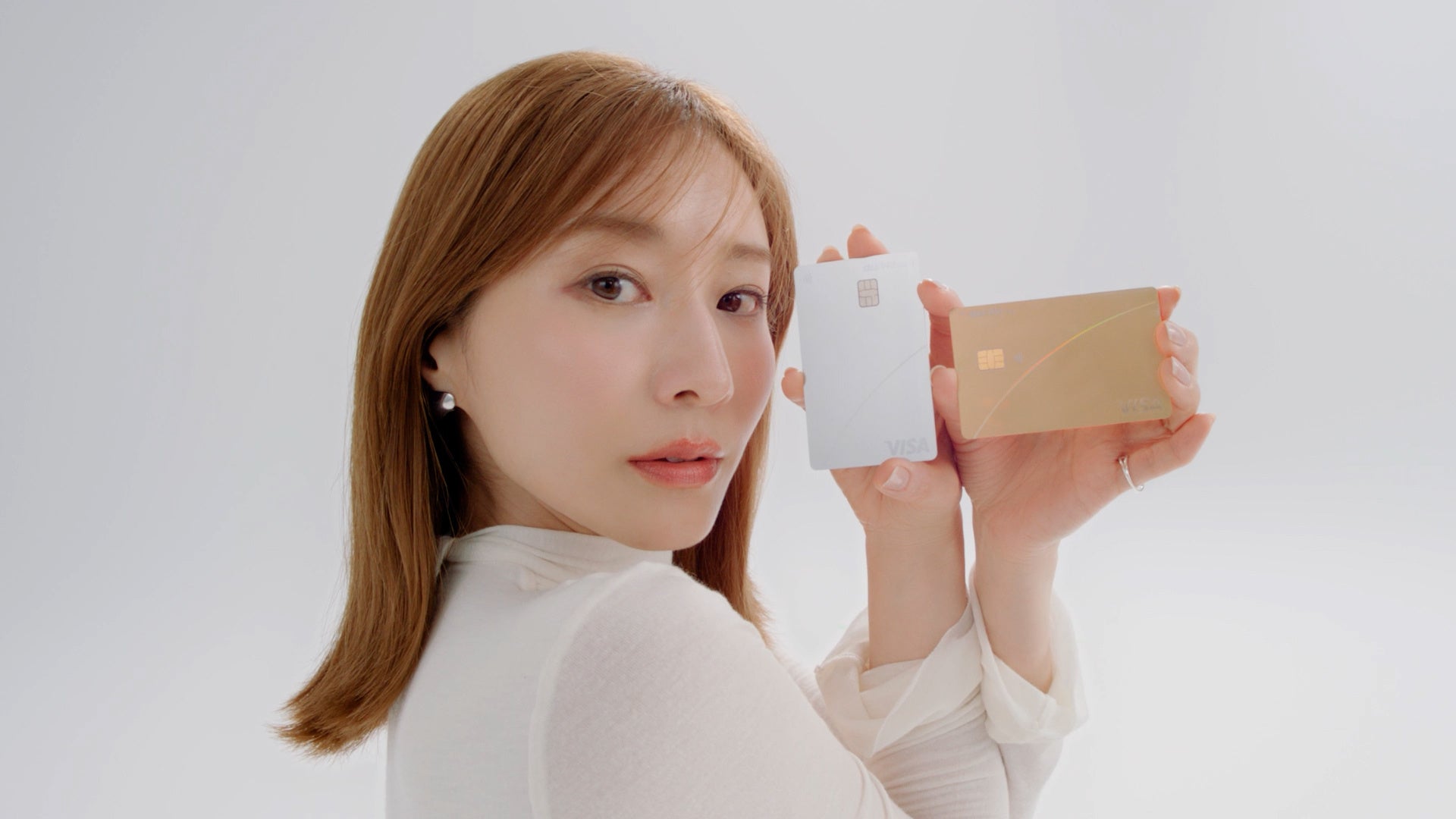 田中みな実さんがスタイリッシュなポーズで魅せる「au PAY カード」新TVCM「新しいって、嬉しくない？」篇を放映開始