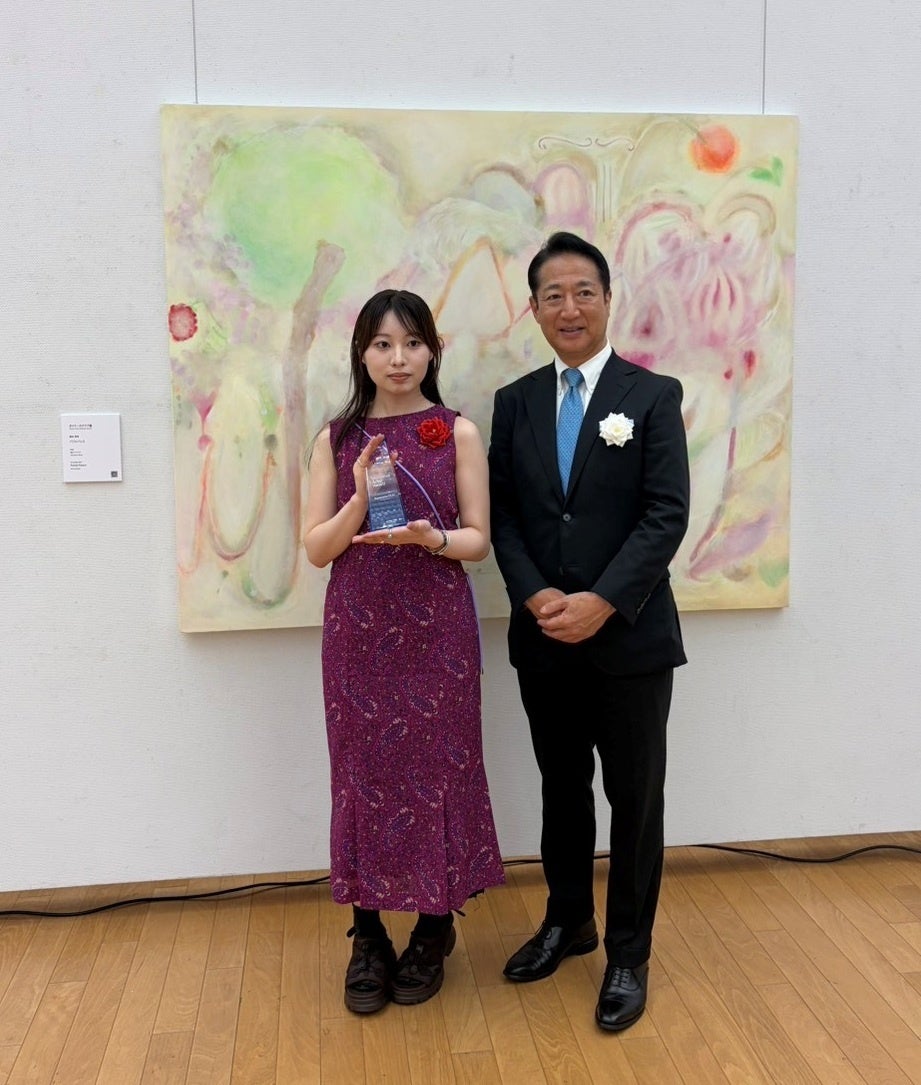 ～創業65年のクレジットカードによる次世代支援活動～　美術公募展「Muninova Artist Award」（アイフル主催）表彰式で「ダイナースクラブ賞（学生賞）」を提供