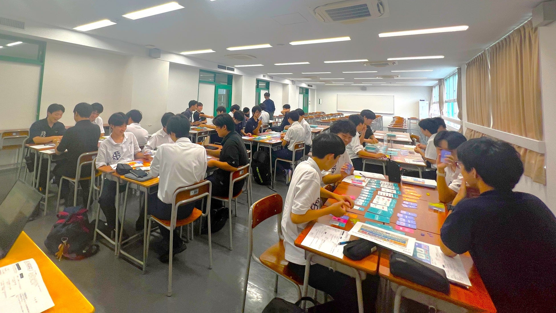 「人生の練習」ができる金融/キャリア教育ゲームを高校1、2年生30名に実施